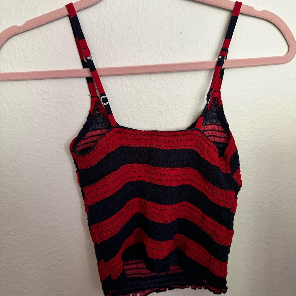 HOLLISTER Cropped Tank 🤍 - Picture 2 of 3